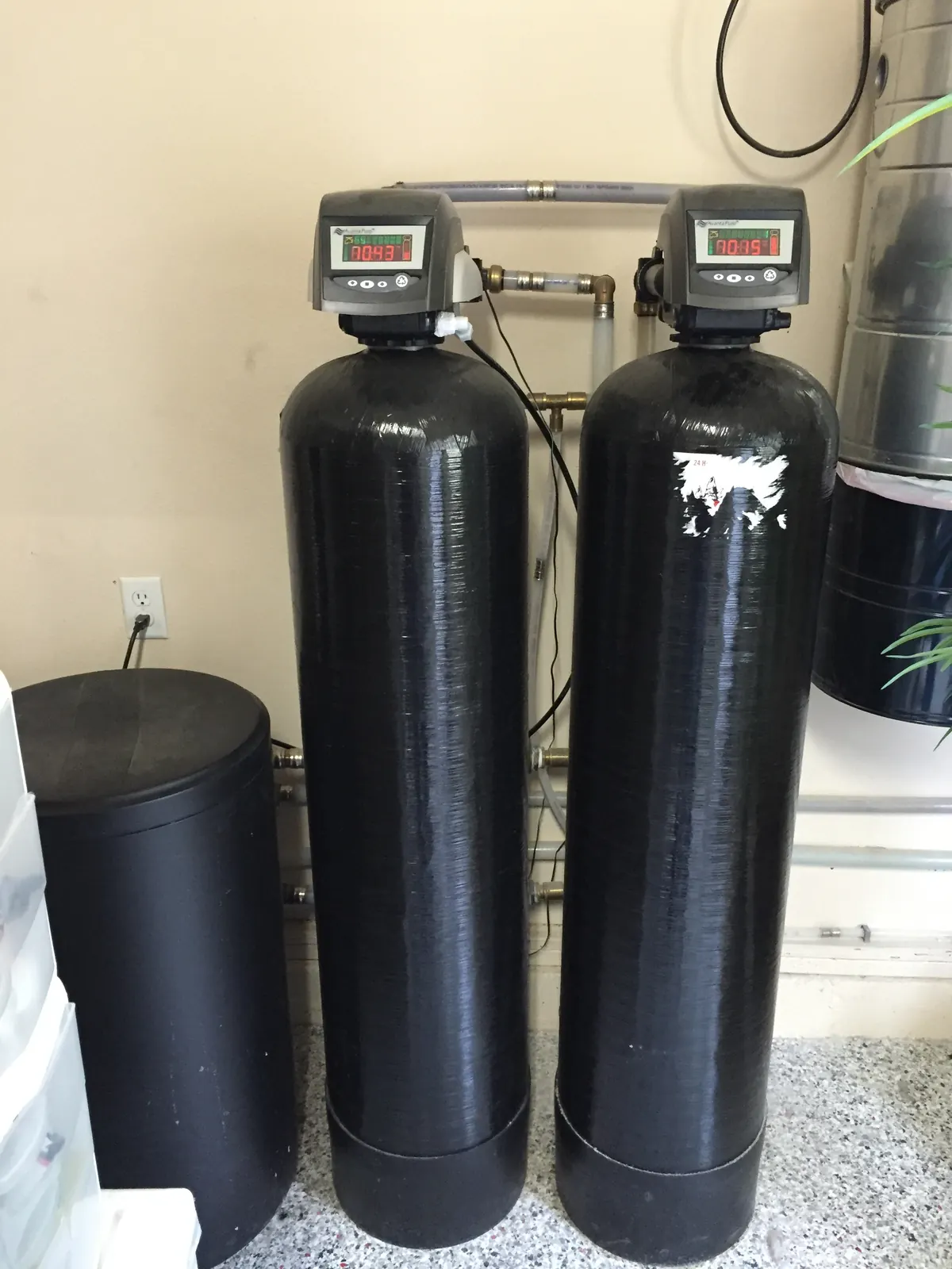 Dual catalytic carbon tanks plumbed in parallel.